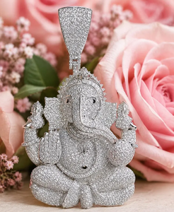 Colgante de Moissanita Ganesha de Plata 925 Bañado en Oro con Engaste de Garra, Joyería para Regalo de Boda o Fiesta - Product Image 3