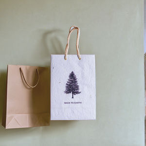Sacs cadeaux en papier personnalisés imprimés à chaud pour mariage, faveurs artisanales, utilisation pour fêtes, finition mate, impression numérique, sacs pour vêtements - Product Image 1