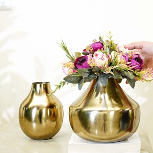 Meilleur Choix : Vase Minimaliste de Table Doré 13cm et 18cm, Pot Décoratif Résistant à la Rouille pour Plantes, Idéal pour un Cadeau de Pendaison de Crémaillère - Product Image 3