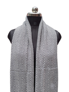 Bufanda Gris de Lujo para Mujer con Diseño Zigzag, Mezcla de Lana y Acrílico, 28x80 Pulgadas, Hecha a Mano, Cómoda, Chal de Fibra Premium para Invierno - Product Image 6