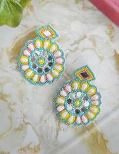 Boucles d'oreilles brodées de perles de qualité supérieure avec un design artistique unique pour tenues traditionnelles et modernes – Broderie artisanale - Product Image 5