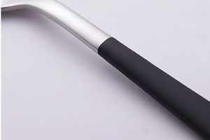 Ensemble de couverts de luxe en acier inoxydable avec manches noires et finitions argentées, élégants pour les mariages, les dîners, la cuisine, les fêtes et la décoration de table. - Product Image 2