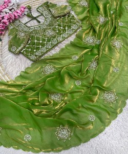 Sari de Fiesta Moderno de Satén de Seda Suave Fendi con Bordado a Mano y Corte Arco Border 85598 Maruti Fab Jalpa - Product Image 3