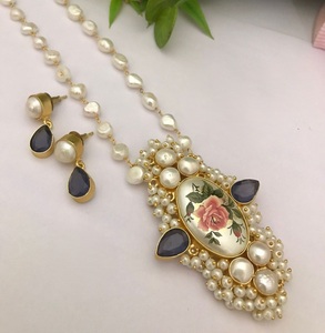 STUNNING SPARKLES - Conjunto de Collar y Pendientes de Perlas Reales Chapadas en Oro de Primera Calidad, Estilo Antiguo Fusion Mala, para Mujer - Product Image 5