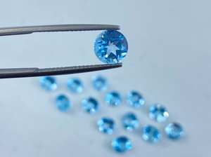 พลอยโทแพซสีฟ้าทรงกลมเจียระไน ขนาดต่างๆ 1.5 มม. ถึง 15 มม. สำหรับทำเครื่องประดับ - Product Image 4