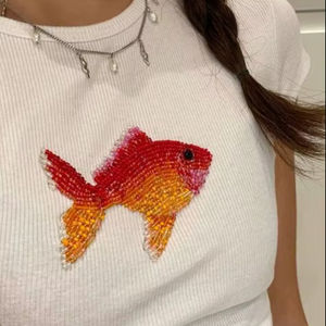 Top de tirantes de algodón acanalado blanco sin mangas para mujer, con lazo rojo de cereza hecho a mano y bordado de cuentas de vidrio, insignia de ropa. - Product Image 1