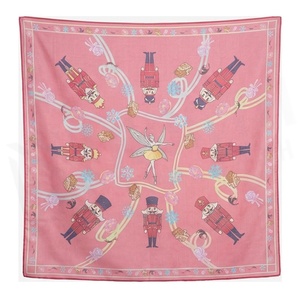 Pañuelo de Seda Cuadrado para Mujer con Estampado de Personajes de Cascanueces, Accesorio de Invierno de Lujo, Regalo - Product Image 2