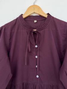 Vestido largo de algodón morado ciruela para mujer, con mangas abullonadas 3/4, cuello con lazo, botones frontales, diseño escalonado en línea A, estilo vintage bohemio para verano. - Product Image 2