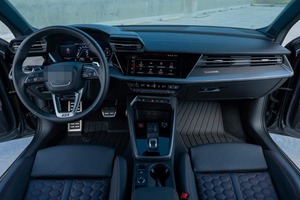 SUPER CLEAN 2023 A/i RS4 Diésel Automático ~5,100 Millas 401 HP Motor de 5 Cilindros de Aspiración Natural Tracción Total Neumáticos R20 Volante a la Izquierda Color Oscuro - Product Image 6