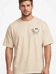 เสื้อยืดแขนสั้นสีเบจสำหรับผู้ชายของ Oneten Apparel ลายการ์ตูนหน้ายิ้มพร้อมสัญลักษณ์สันติภาพ คอกลม - Product Image 1