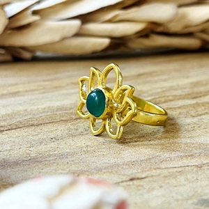 แหวนดอกบัวหยกเขียวแบบใหม่ แหวนทองเหลืองประดับทอง 18k สำหรับผู้หญิง เครื่องประดับดอกไม้สไตล์โบโฮ สำหรับขายส่ง OEM ODM - Product Image 3