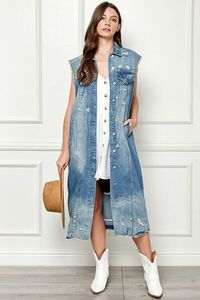 Gilet long en jean sans manches pour femme, col boutonné, ourlet effiloché, style utilitaire estival, veste en coton respirant - Product Image 1