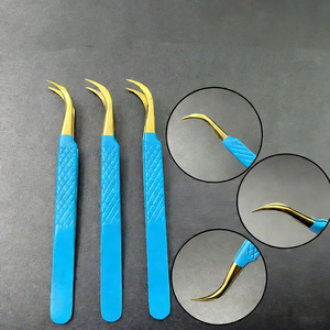 Pince à épiler pour cils RMI en acier inoxydable avec pointe en plasma dorée, revêtement en poudre bleue, poignée diamantée, texture de pointe lisse, longueur 10 mm - Product Image 5