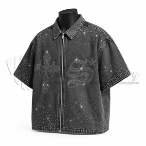 Camisa de mezclilla negra de manga corta con cremallera completa y gráfico de diamantes de imitación para hombre, estilo streetwear, fabricante OEM de marca privada - Product Image 3
