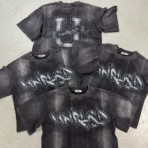 T-shirt graphique personnalisé effet vieilli, coupe oversize à épaules tombantes, avec empiècements patchwork, col montant, en tissu épais, délavé à l'acide - Product Image 1