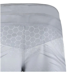 Shorts de combat personnalisés pour hommes, shorts de boxe MMA, shorts de combat à bras courts, noir uni avec bande rouge, taille élastique en satin, respirant, sportif - Product Image 6