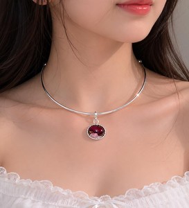 Collier ras du cou en argent sterling 925 avec pendentif grenat rouge, bijou minimaliste et élégant, cadeau pour femme, Inde - Product Image 1