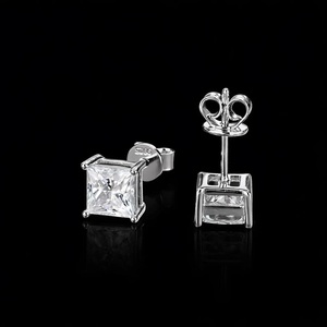 Boucles d'oreilles clous en argent sterling 925 plaqué or à quatre griffes, 20-80 points, 1-2 carats, Moissanite certifiée IGI, pour Anniversaire et Mariage - Product Image 3