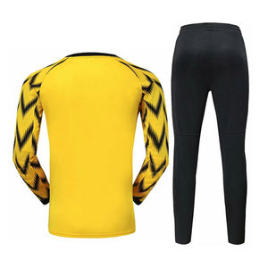 Ensemble d'uniformes de football personnalisés par sublimation pour hommes et jeunes, maillot et short de football respirants à séchage rapide en polyester, kit d'équipe OEM - Product Image 6