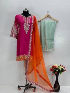 Último Diseño de Ropa de Fiesta: Top de Seda Chinon con Bordado de Lentejuelas y Palazzo con Dupatta Bordada con Lentejuelas y Encaje - Product Image 3