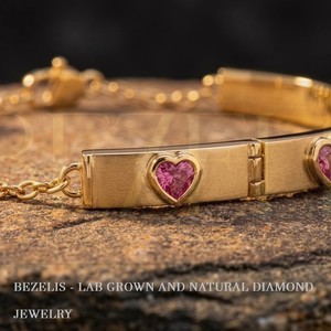 สร้อยข้อมือรูปหัวใจประดับเพชรชมพูสังเคราะห์ทรงเสน่ห์ ทองคำ 14K งานจิวเวลรี่ชั้นดี ประดับพลอยสีชมพูทรงหัวใจแบบฝังขอบอย่างโรแมนติก - Product Image 5