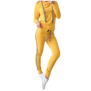 Survêtement décontracté pour femme, rouge, col rond, design 2-en-1, anti-plis, en polaire polyester/nylon, manches longues, imprimé lettres, avec détails latéraux - Product Image 5