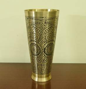 Vaso de Latón Premium con Grabado Tradicional, Estilo Vintage, para Decoración del Hogar, Cocina o Regalo - Product Image 1