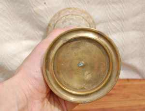 Vase décoratif vintage en laiton avec motif floral en acrylique, cadeau idéal ou complément de décoration intérieure à prix raisonnable - Product Image 5