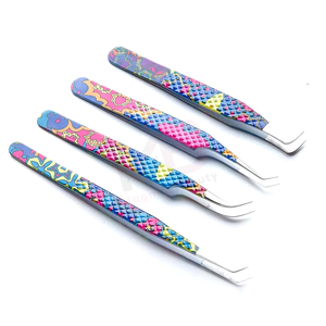 Juego de 4 Pinzas para Pestañas de Acero Inoxidable (Color Artístico) con Agarre de Diamante, Alta Calidad, Precisión, Antiestáticas, Logotipo Personalizado, Duraderas - Product Image 1