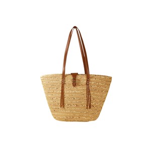 Transforma tu look para el clima cálido con este encantador bolso de hilo natural diseñado para viajes a la playa sin esfuerzo y salidas con estilo. - Product Image 3