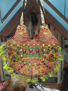 Bolso Tote Tribal con Bordado de Patchwork, Bolso de Hombro Boho con Borlas de Conchas de Cauri, Bolso de Moda Artesanal Textil para Mujer - Product Image 5