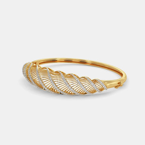 Brazalete de Oro con Diseño de Pluma Esculpida y Diamantes Redondos Cultivados en Laboratorio - Product Image 2
