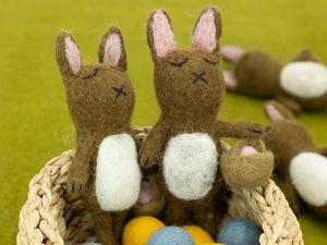 Wholesale Handmade Wool Brown Easter Bunny with Basket for Child Easter Decorations and Crafts-Felt & Yarn - Product Image 3