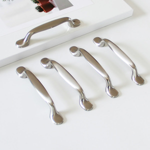 Cost-Effective Price Curved Zinc Alloy Cabinet <b>Pull</b> Handle Classic Furniture Hardware for Kitchen Wardrobe Nightstands - Product Image 2