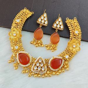 Juego de Collar y Pendientes Étnicos Kundan Chapados en Oro Antiguo Tradicional Indio de Lujo con Moissanita y Perlas Hechos a Mano para Boda y Compromiso - Product Image 4