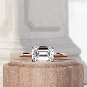 Bague de fiançailles tendance en or jaune avec diamant de laboratoire taille émeraude, solitaire, certifié IGI, options 14k/18k pour femme - Product Image 3