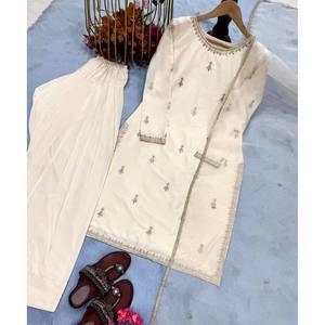 Conjunto Elegante de Top de Fiesta para Mujer con Palazzo y Dupatta - Product Image 2