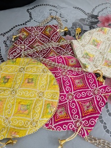 Mini sac Potli de créateur pour femme, broderie de perles multicolores, fermeture à cordon de haute qualité, cadeau de mariage et de fête, pour la garde-robe - Product Image 5