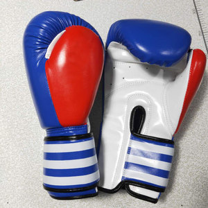 Gants de boxe respirants en similicuir bleu Econex avec accents rouges pour la fermeture, entraînement complet des doigts pour adultes - Product Image 5