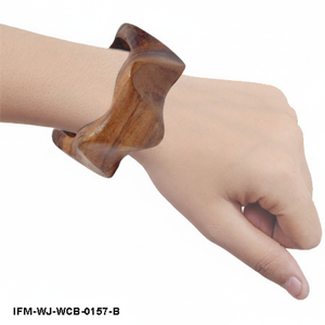 Brazalete de madera natural hecho a mano, con diseño ondulado y curvo, estilo orgánico, para mujer, regalo para ella. - Product Image 3