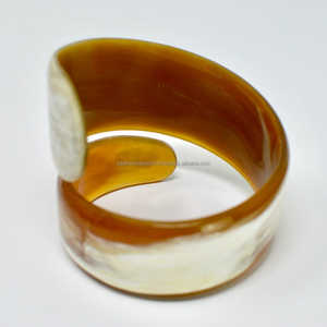 Buena calidad Nuevo diseño Brazaletes de cuerno de buey Joyería Brazalete de color de cuerno natural Pulsera y mejor diseño Brazalete Pulsera de cuerno de FWE - Product Image 5