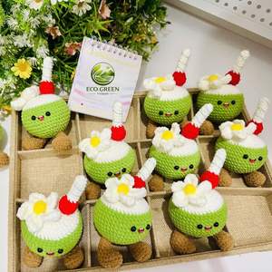 Llavero hecho a mano con forma de coco, adorno para bolso, hecho de lana - Product Image 5