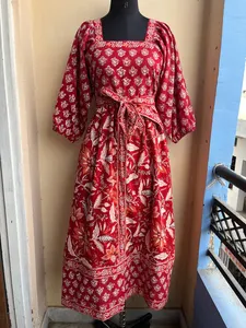 Robe d'été en coton à col rond, taille naturelle, imprimée à la main, longueur genou, avec ceinture, motif floral, écologique, style bohème, coupe ample - Product Image 6
