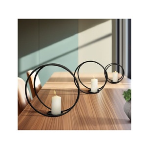 Support de bougie en métal de luxe pour rehausser l'ambiance intérieure grâce à un design durable et confortable - Product Image 6