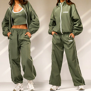 Ensemble de survêtement 3 pièces pour femme, couleur unie, avec logo personnalisé, veste coupe-vent respirante, débardeur et pantalon de jogging - Product Image 1