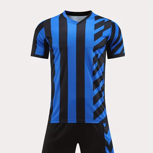 Tenue de football personnalisée de qualité supérieure pour hommes, légère, respirante, séchage rapide, 100% polyester, écologique, ensemble complet pour adultes - Product Image 1