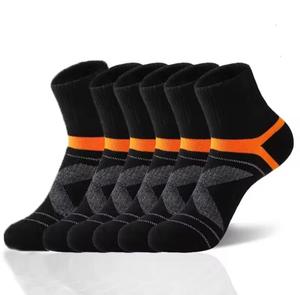 Chaussettes de sport pour hommes, respirantes, en polyester et élasthanne tricoté, épaisseur standard, motif géométrique, avec logo sur le revers, idéales pour l'été - Product Image 1