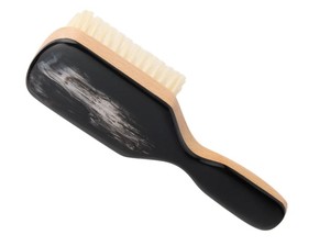 Cepillo de cuerno hecho a mano, accesorio de aseo con mango pulido, color natural, patrón distintivo, acabado elegante - Product Image 2