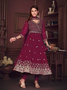 Costume Anarkali rose foncé pour femme, très demandé, manches 3/4, semi-couture, pour fêtes et mariages - Product Image 2