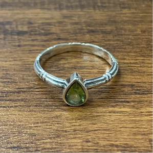 925 Silver <b>Peridot</b> Gemstone Statement <b>Ring</b> for Everyday Wear Elegant Design With Comfortable Fit - Product Image 3